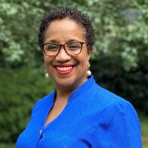 Meet your Posher, Adrienne